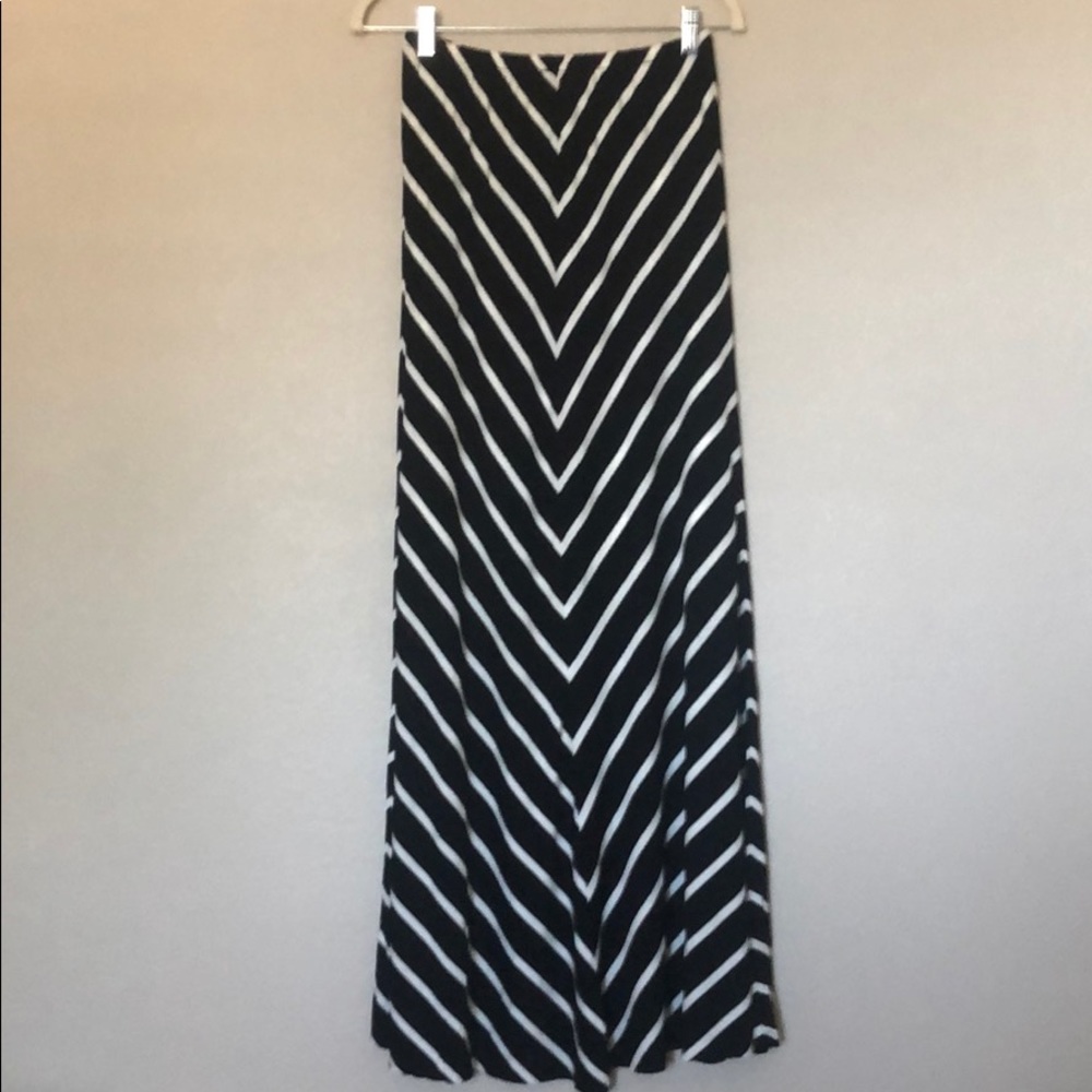 Black & White Chevron Striped Maxi Skirt Medium